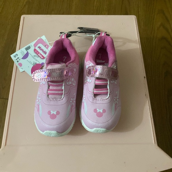 💥NEW ITEM💥 Minnie Mouse Sneakers - Picture 1 of 4